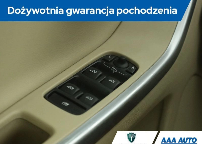 Volvo XC 60 cena 90000 przebieg: 109436, rok produkcji 2016 z Stary Sącz małe 301